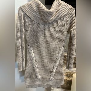 Beige Off-the-Shoulder Swester